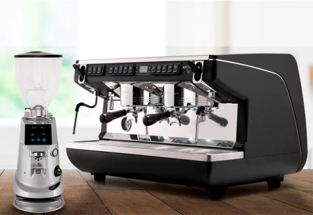 Комплект «Невероятная удача» — Рожковая автоматическая кофемашина NUOVA SIMONELLI Appia Compact 2GR V c высокими группами и кофемолка Fiorenzato F64E в интернет-магазине EASYHORECA.RU